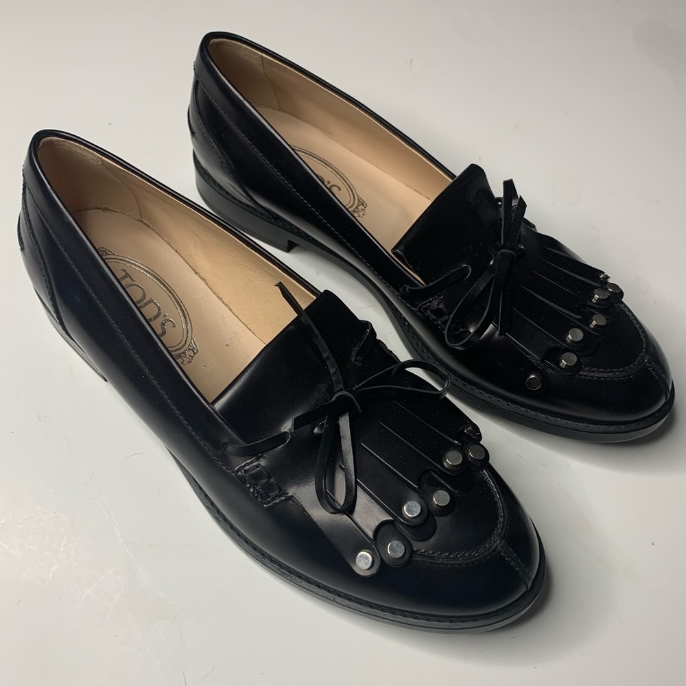 Tod's Black Fringe Leather Loafers. US Sizes 8.5
Euro Size 39